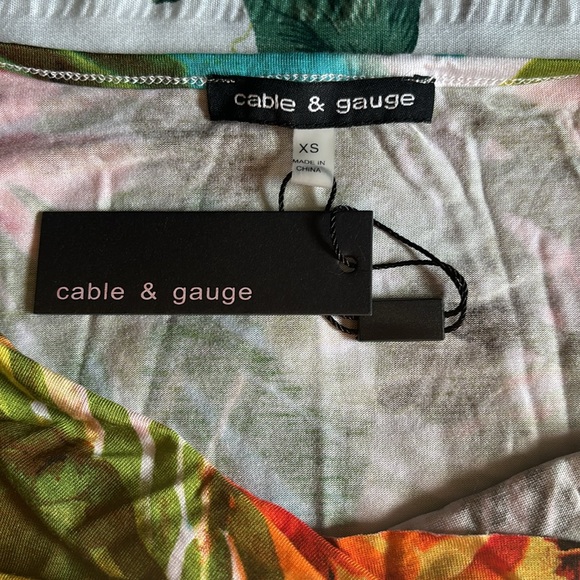 {NWT} CABLE & GAUGE Floral Cowl Neck Tank Top - Picture 3 of 3